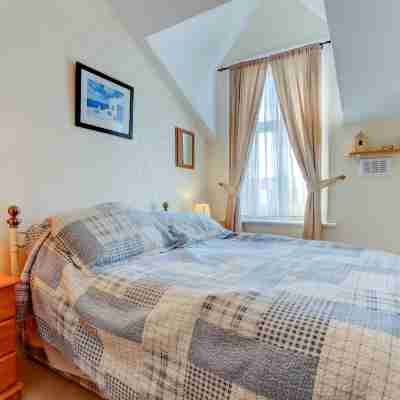 Dolphin Guesthouse Rooms