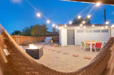The Rockhopper - Hot Tub, Fire Pit & Walk to Downtown Jt! 4 Bedroom Home by RedAwning Hotels in Joshua Tree