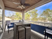 Lake Front Keowee Condo W/ Balcony & Resort Amenities! 2 Bedroom Condo by RedAwning Hotels in Oconee County