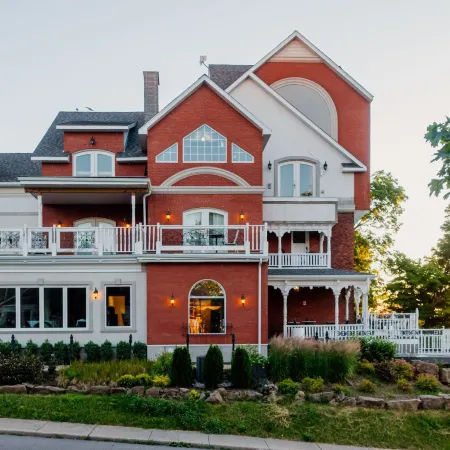 Niagara Grandview Boutique Hotel