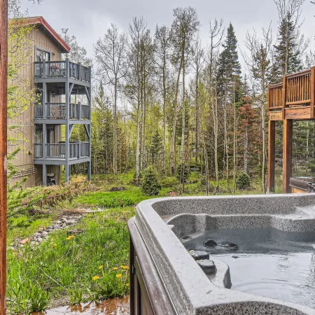 42 Burgundy 4Br 3.5ba 4 Bedroom Townhouse by RedAwning