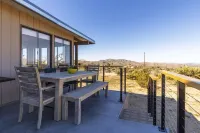 Twilight Terrace - Relax in Style 2 Bedroom Home by RedAwning Hotels in Joshua Tree