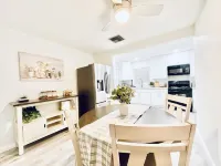 3BR/2BA Near the BLVD - Parking, Laundry, Sleep 10