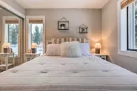Modern Sunriver Home w/ Hot Tub: Ski, Hike & Bike! - Spa