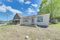 Hike, Ski & Ice Fish! Cozy Bungalow in Cedar - 3-Star