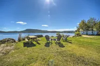 Beach & Kayaks: Waterfront Cabin on Lake Pleasant! - Wifi