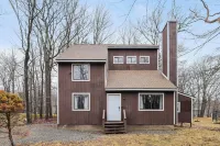 Fireplace~Hot Tub~Game Loft and Arcade~2 King Beds~Pet Friendly~Discounts Community Church附近的飯店