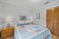Wave Call, in Southern Shores, beckons you to this luxurious cottage!