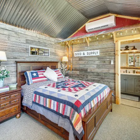 Cozy Retreat w/ Ponds, Kayaks & Fire Pit