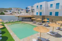 Ostria Hotel & Apartments - مسبح