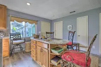 ~ 9 Mi to Universal: Orlando Retreat w/ Sun Porch!