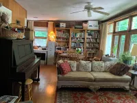 Central and Shady 1-bedroom house in Yellow Springs with WiFi and AC