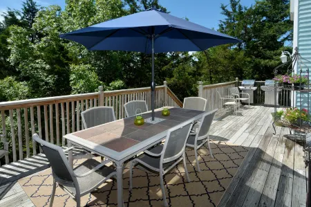 Bradford House Bed and Breakfast Отели рядом с достопримечательностью «The SKY Deck at Parakeet Pete's Waterfront Zipline»