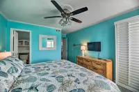 Beachfront Condo w/ Boardwalk & Pool Access! - Parkplatz