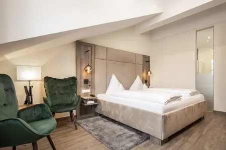 Hotel-Gasthof Höttl Отели в г. Лаллинг