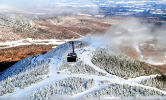 Inviting Ski-in/Ski-Out Condo at Jay Peak Resort!