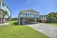 Oak Island Beach Abode w/ Deck: Walk to Shore! - Beach