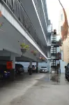 Castle Inn - Motels
