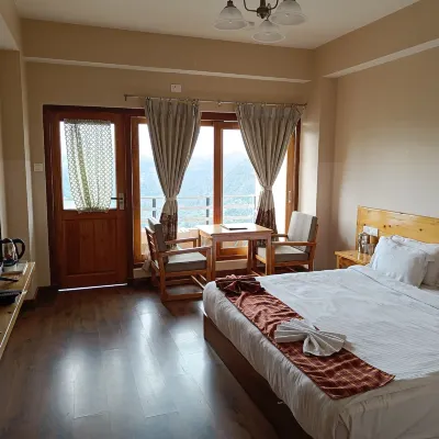 Hotel 100 Petals - Gangtok 12 Mins from MG Marg Hotels near Ranka Monastery