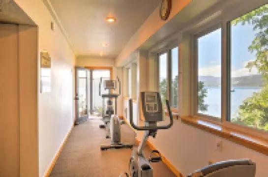 Hot Tub & Lake Tahoe Views: Kings Beach Lodge