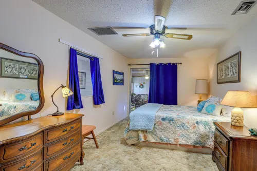 6 Mi to Manatee Springs! Family Riverfront Getaway - Homestays