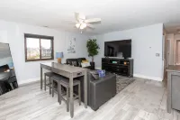 Balcony with Stunning Lake and River Views - Gorgeous Townhouse Getaway Hotels in Huron