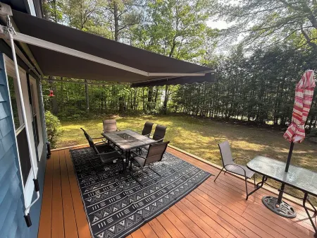 Game Room, 2 Family Rooms, on 3 Levels, with a Fenced Yard and Firewood Provided Отели в г. Конуэй