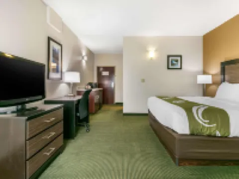 クオリティイン モンティーグル モンティーグルのホテル