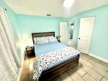 Fenced yard lots of Parking for trailer close to beach 4 bedrooms Edgewater