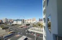 Lovely Suite near the Strip *NO RESORT FEES*