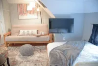 Cute & Cozy North End Studio