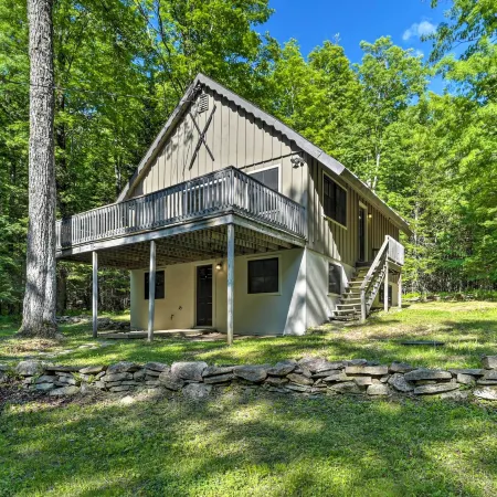 Sleek Cabin w/ Deck, 8 Miles to Mount Snow & Hikes