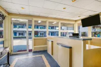 Travelodge by Wyndham Niagara Falls at the Falls - ที่มีบาร์