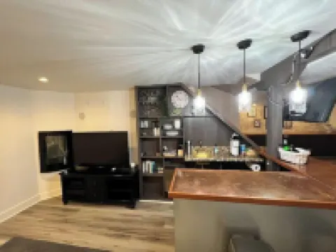 Spacious basement apt. Off-street parking, washer & dryer, kitchenette, sleeps 4