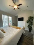 One Of A Kind townhouse with mountainline views of the city