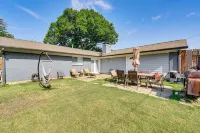 Yard and Patio Dallas Area Home by Parks and Dining