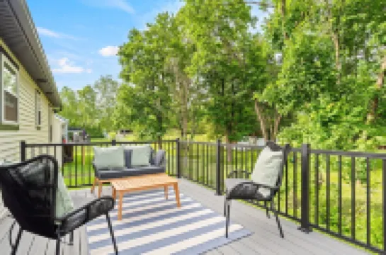 The Respite: Spacious beautiful new build, sleeps 8-10. 7 minutes from Hershey.