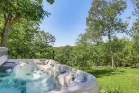 'The Glabin: Garrison Gem w/ Hot Tub & Fire Pit - Wifi