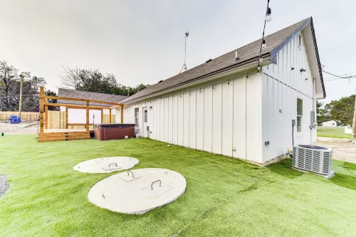 Texas Family Home w/ Hot Tub: 1 Mi to Lake Whitney - 3-Star