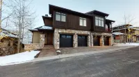 Private Hot Tub, Two-Car Garage, Entertainment Room - Elegant Sanctuary Hotels in Alta