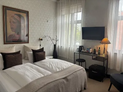 Park Hotel & Vinbar Hotels near Kronen Paa Vaerket