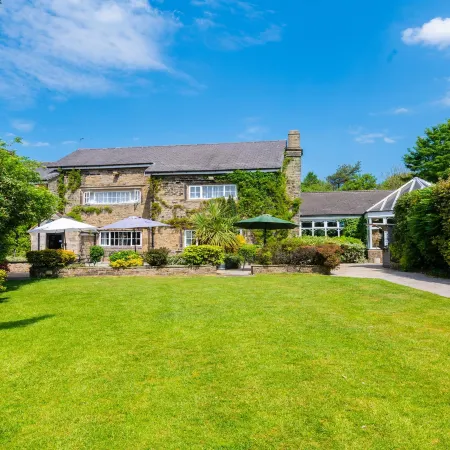 Best Western Plus Lancashire Manor Hotel Отели рядом с достопримечательностью «Ноузли-роуд»