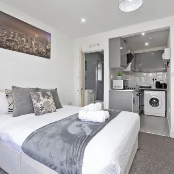 Apartment - Sleeps 5 & Free Parking