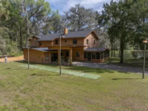 Rainbow River Mid-Century Estate Sleeps 20+ People and Guarantees Unlimited Fun!