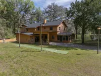 Rainbow River mid-century Estate Sleeps 22+ people and guarantees unlimited fun!