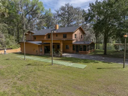 Rainbow River mid-century Estate Sleeps 22+ people and guarantees unlimited fun!