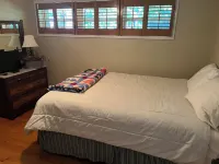 3-bedroom house in charming White with WiFi and AC. Lakefront lake Allatoona