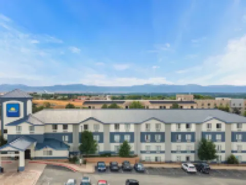 Days Inn by Wyndham Thornton ソーントンのホテル