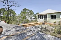 Port St Joe Beach House w/ Pool Access! - parking