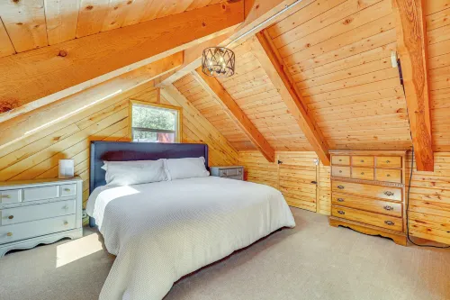Alpine Cabin w/ Deck: 3 Mi to Luna Lake! - Landsted